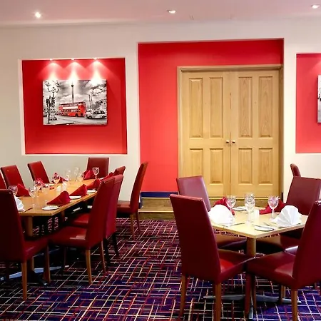 Ramada London North Hotel 4*