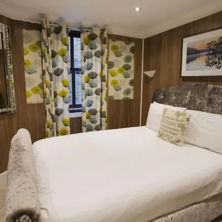 Cheshire Hotel London
