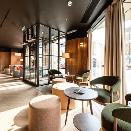 Wilde Aldgate Tower Bridge 4*