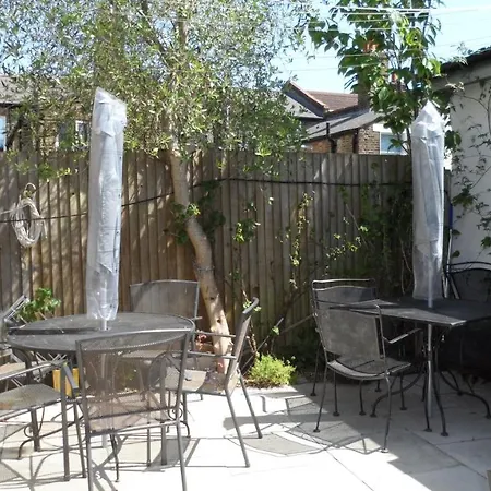 Bubblesbnb- Lovely 1 Bedroom Studio Flat