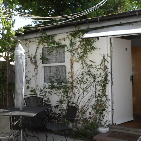 Bubblesbnb- Lovely 1 Bedroom Studio Flat Apartment London