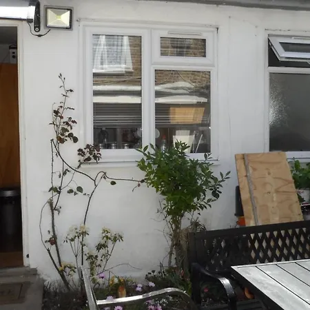 Apartment Bubblesbnb- Lovely 1 Bedroom Studio Flat London