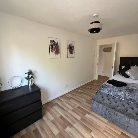 New Cosey 2 Bedroom With Free Parking London