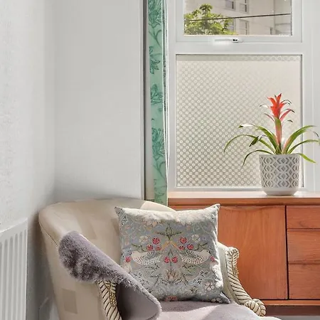 Stunning Victorian Property Near Canary Wharf! * London