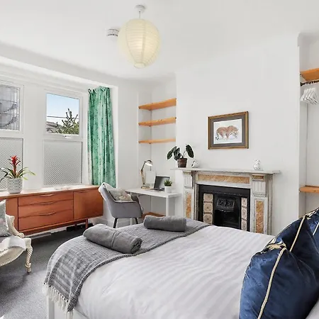 Stunning Victorian Property Near Canary Wharf! * London