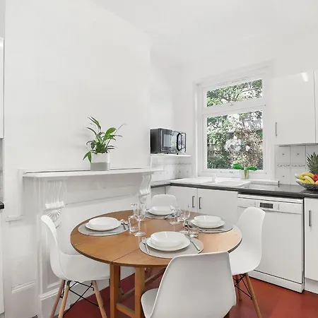 Stunning Victorian Property Near Canary Wharf! * London