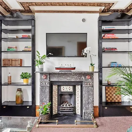 Stunning Victorian Property Near Canary Wharf! *