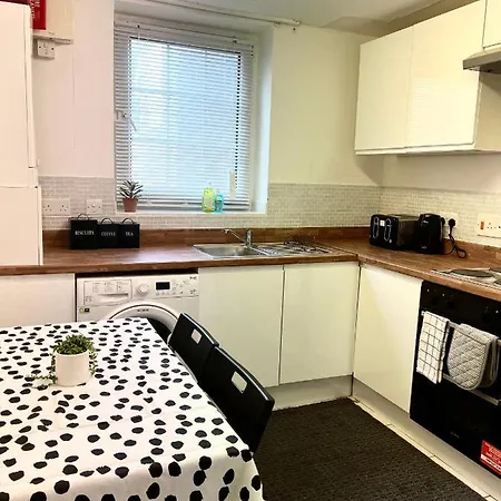 2 Bedroom Flat, 2 Minutes Walk To Bethnalgreen Station, London