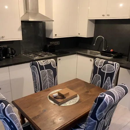 Luxury 5-Room House - Your Perfect Getaway Awaits * Goodmayes