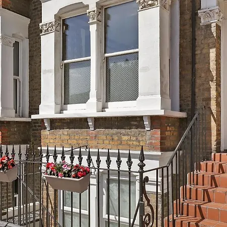 Stunning Victorian Property Near Canary Wharf! *