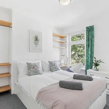 Holiday home Stunning Victorian Property Near Canary Wharf! *