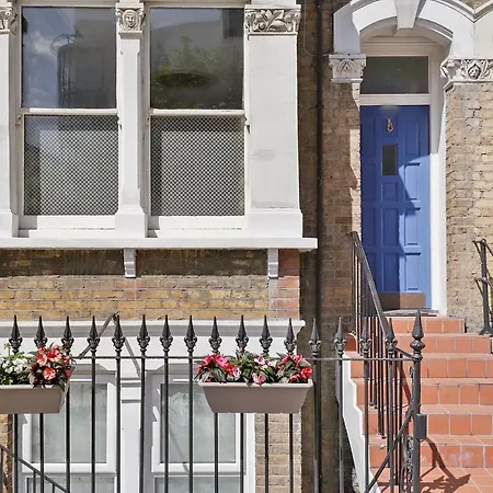 Stunning Victorian Property Near Canary Wharf! London