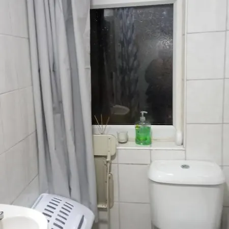 Bubblesbnb- Lovely 1 Bedroom Studio Flat Apartment London