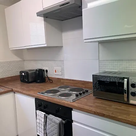 2 Bedroom Flat, 2 Minutes Walk To Bethnalgreen Station, Apartment