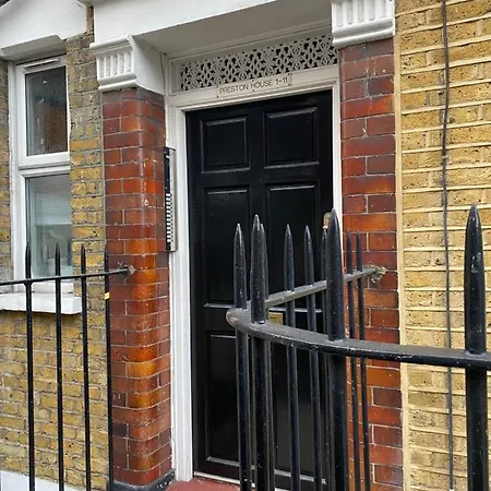 One Bed Flat In Central Apartment *