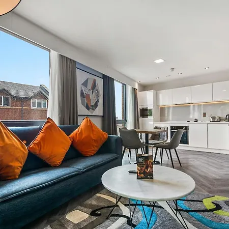 Roomzzz Stratford 4* Londra