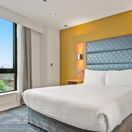 Aparthotel Roomzzz Stratford