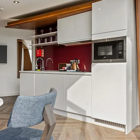 Roomzzz Stratford Aparthotel Londra