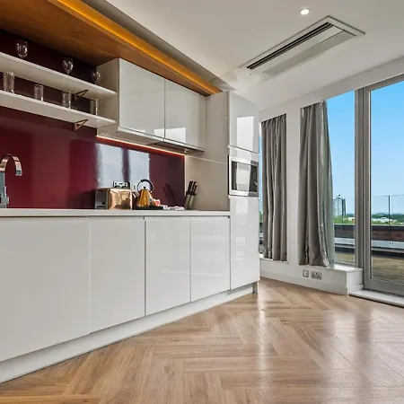 Roomzzz Stratford Londra
