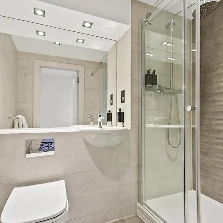Roomzzz Stratford Aparthotel Londra