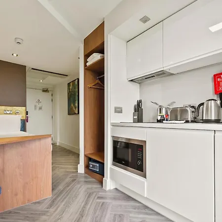 Roomzzz Stratford Londra