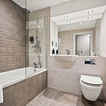 Aparthotel Roomzzz Stratford Londra