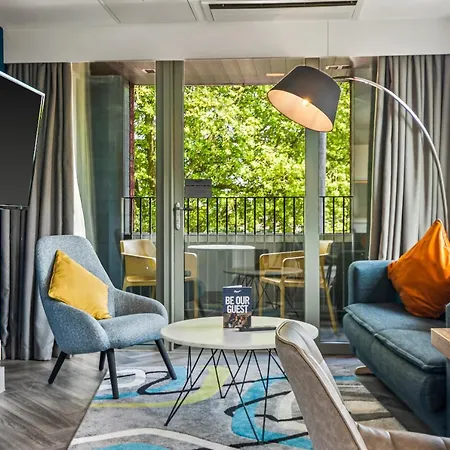 Aparthotel Roomzzz Stratford Londra