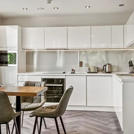 Roomzzz Stratford Aparthotel Londra