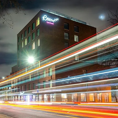 Roomzzz Stratford Aparthotel 4*