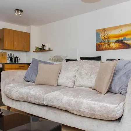 1 Bed In Canary Wharf With Vibrant Views Apartmán *