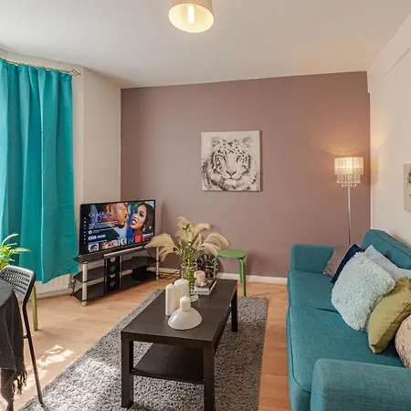 Cheerful 4 Bedrooms 8 Mn To Train Station