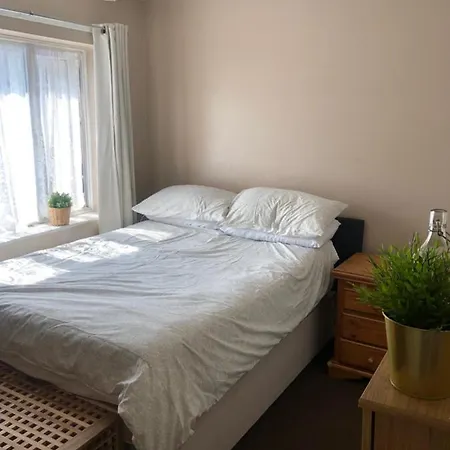 Apartment 3 Bedroom Garden In East