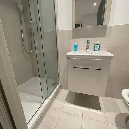Apartamento Monthly Stays 1bed Serviced Studio Free Wifi & Netflix Whitechapel Perfect For Solo & Coupled Guests Londres