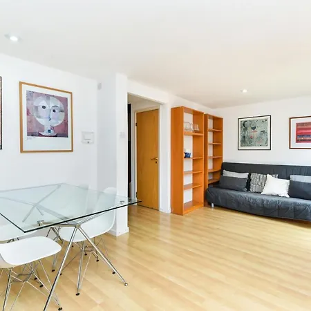 Modern 4 Bedroom Terraced House By The Thames Appartamento Londra