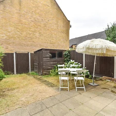 Modern 4 Bedroom Terraced House By The Thames * Londra