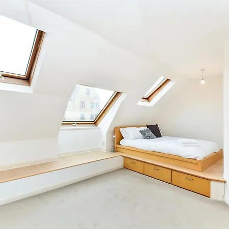 Modern 4 Bedroom Terraced House By The Thames Appartamento Londra