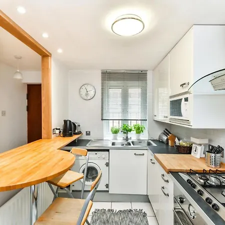 Modern 4 Bedroom Terraced House By The Thames * Londra