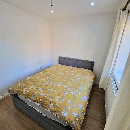 Mile End Budget London