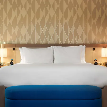 Hotel Hilton London Heathrow Airport 4*