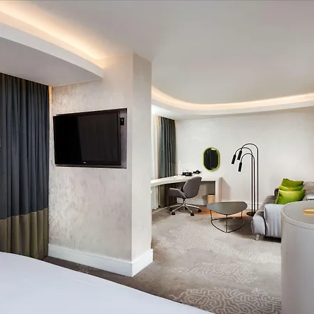 Hotel Hilton London Heathrow Airport 4*