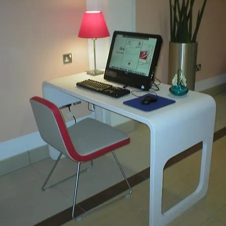 Hotel Ibis London Heathrow Airport 3*
