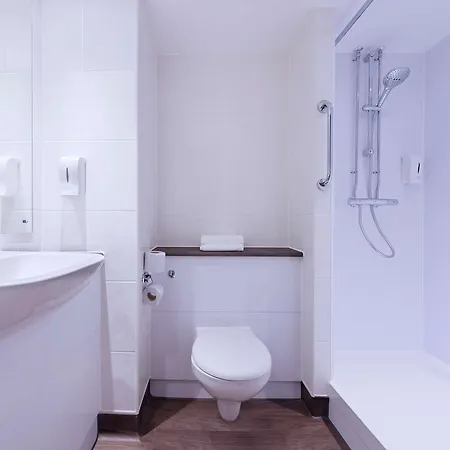 Travelodge Road Hotel 3*