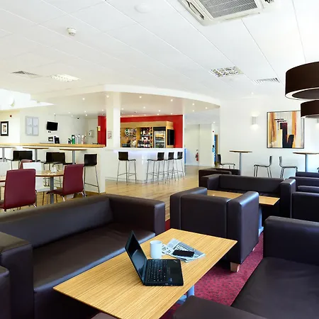 Travelodge Road Hotel 3*