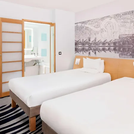 Novotel Excel Hotel