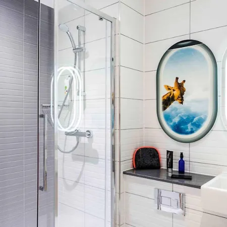 Hotel Ibis Styles London Heathrow Airport 3*