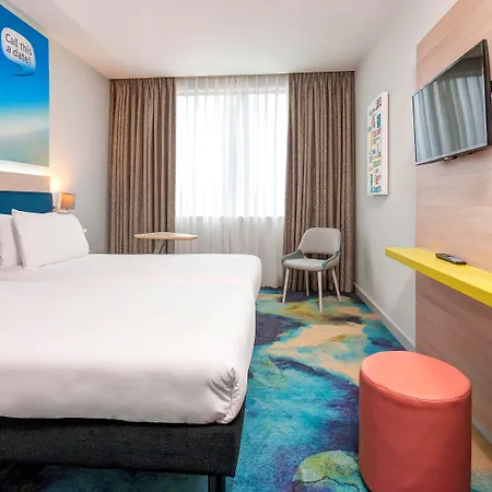 Hotel Ibis Styles London Heathrow Airport 3*