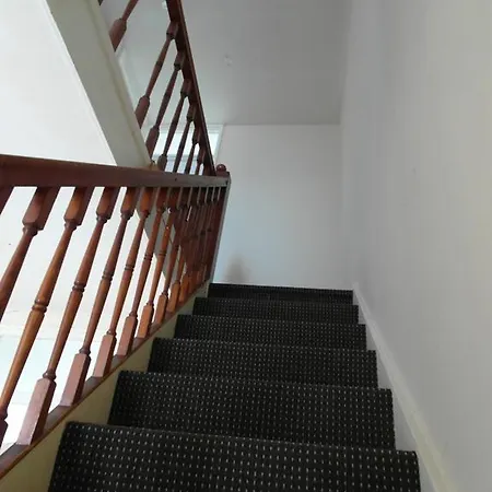 Lettingeasy - Brownfield Guest house *