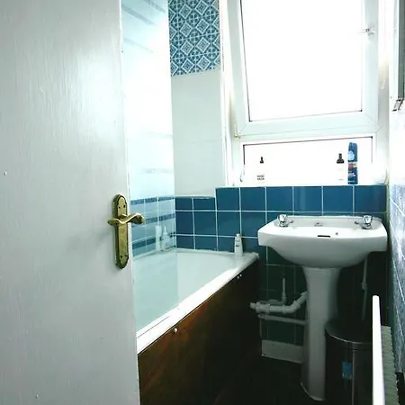 Lettingeasy - Brownfield Guest house