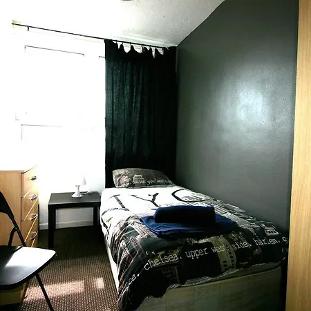 Lettingeasy - Brownfield Guest house London