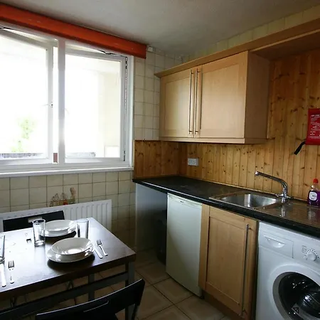 Lettingeasy - Brownfield Guest house London
